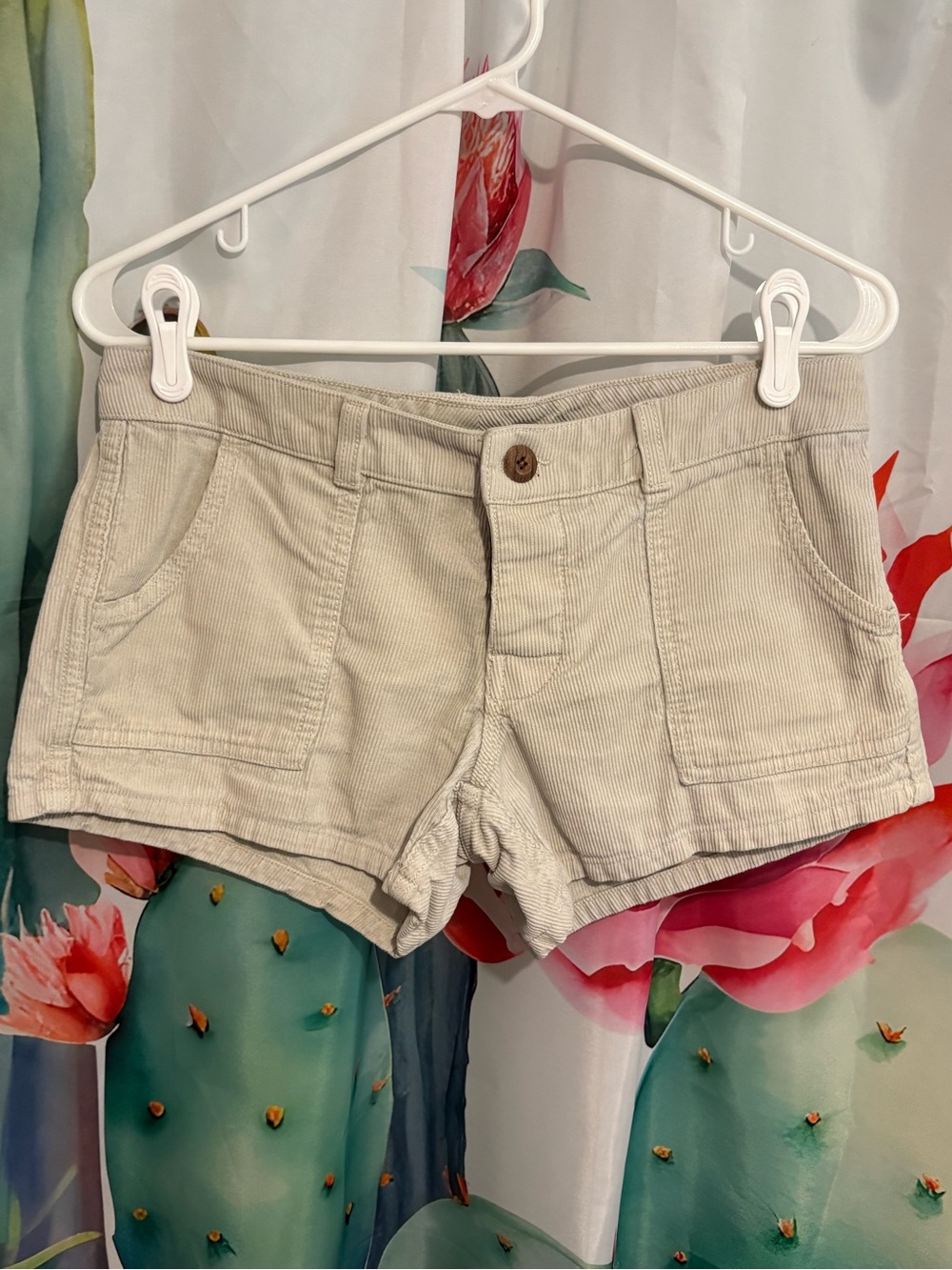 Birdwell Beach Britches Women's Beige Corduroy Cargo Shorts 2 Button Pockets